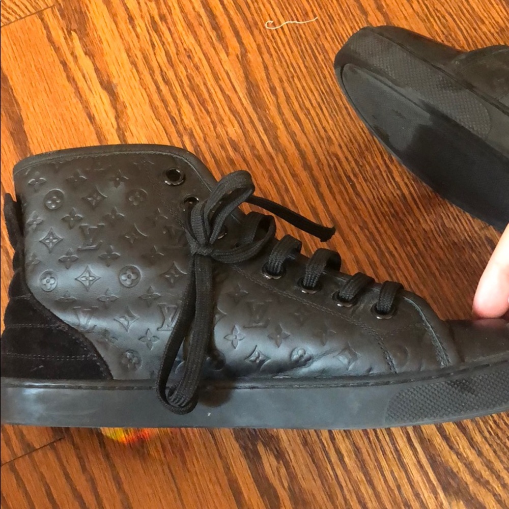 LV sneakers size